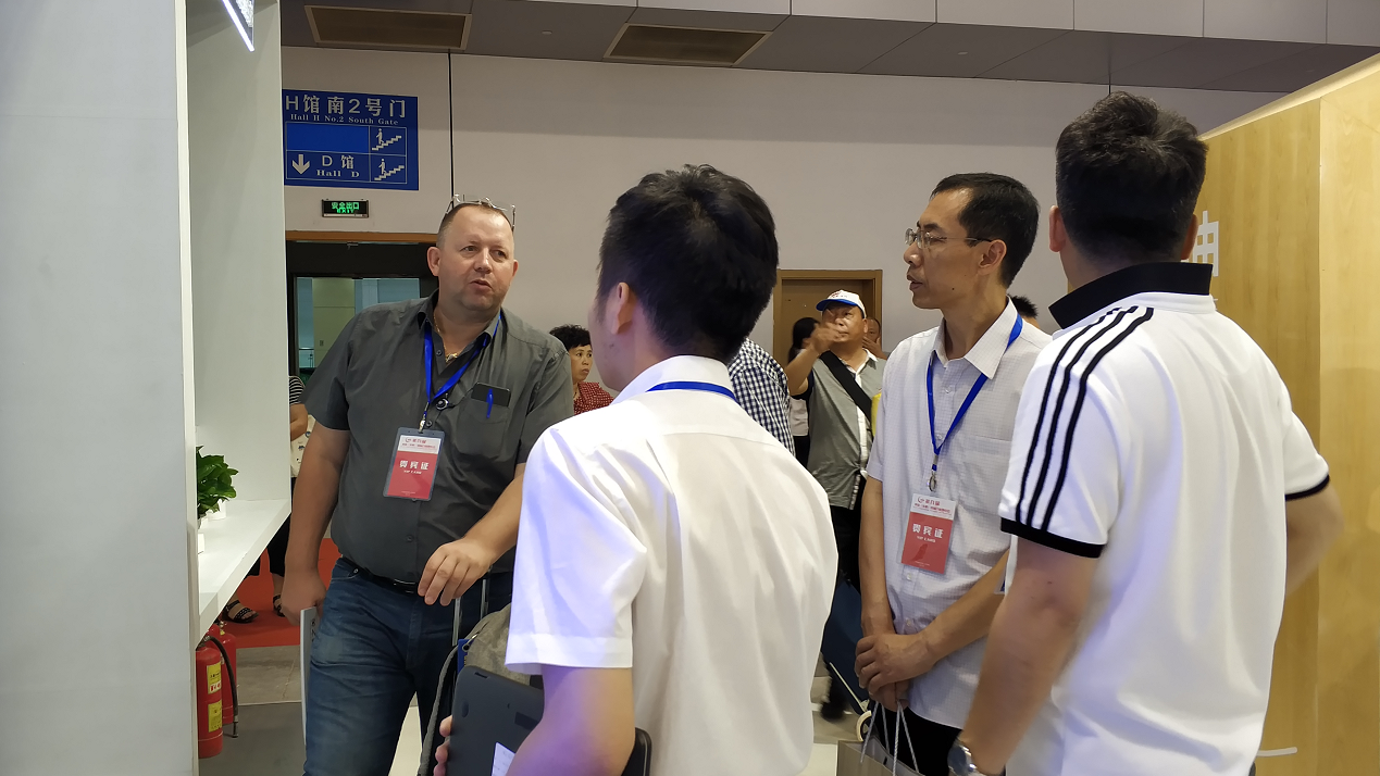 三亿体育体育智能指纹锁和智能家居系统亮相中国门博会